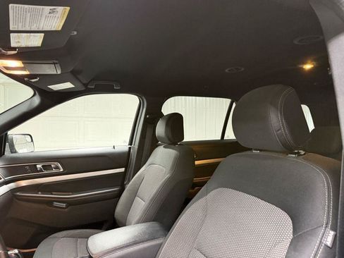 Used 2017 Ford Explorer XLT AWD/4WD image 11