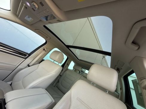 Used 2016 Volkswagen Touareg Executive AWD/4WD image 27