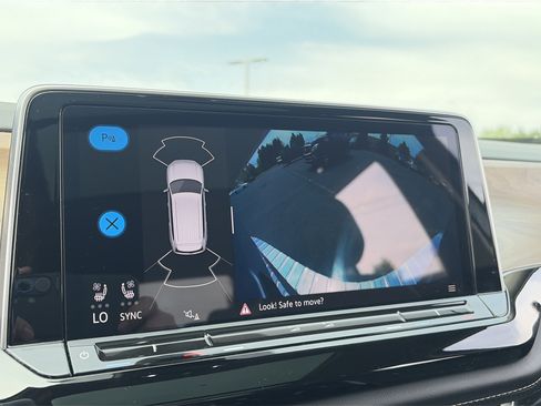 Used 2024 Volkswagen Atlas SE image 49