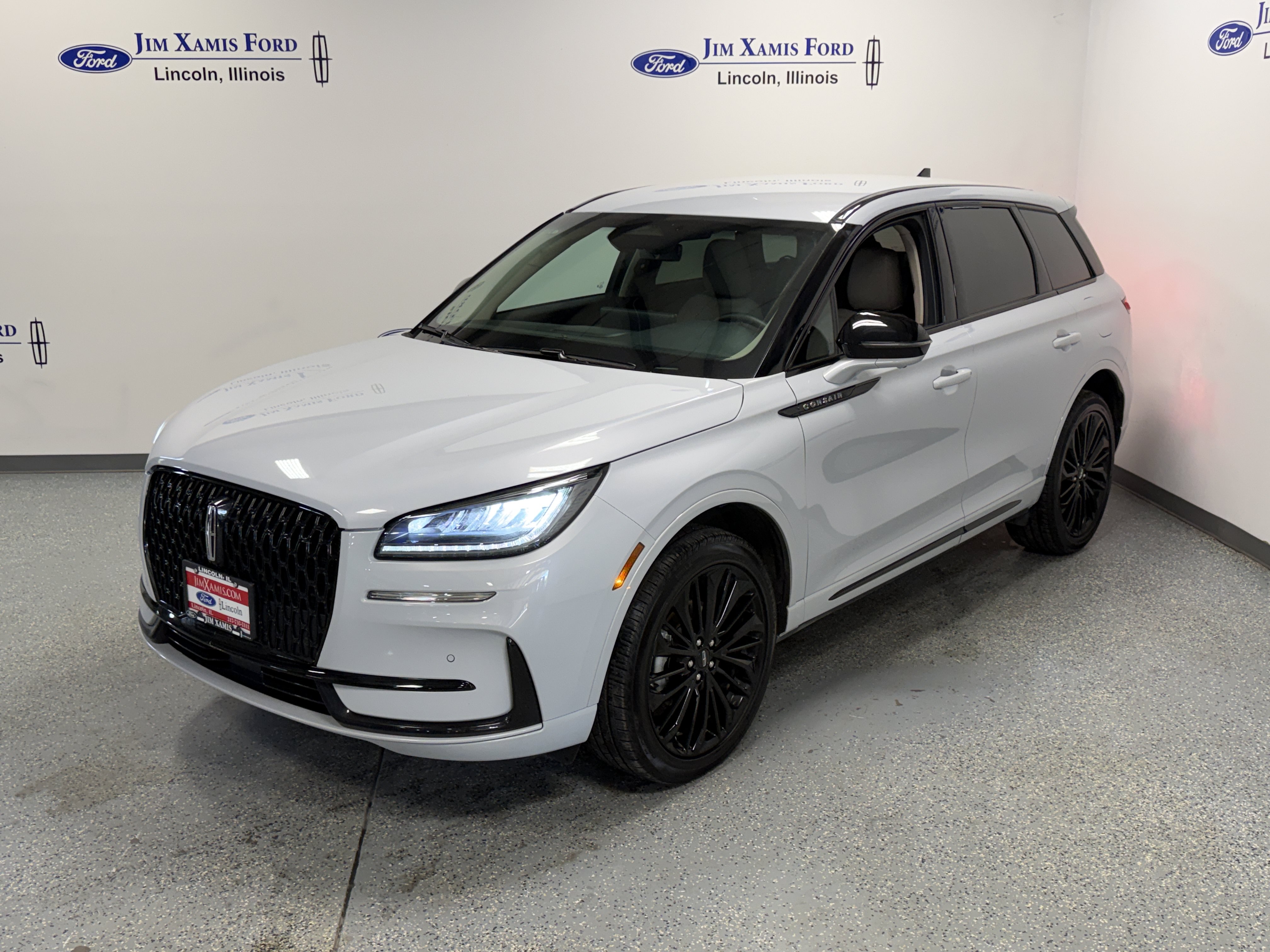 Used 2025 Lincoln Corsair AWD w/ Equipment Group 101A image 3