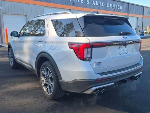 Used 2025 Ford Explorer Platinum w/ Ultimate Package image 3