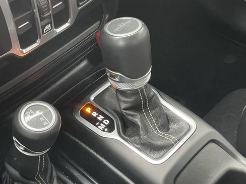 Used 2020 Jeep Gladiator Overland image 23