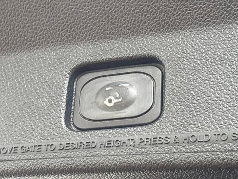 Used 2017 Ford Explorer Limited image 33