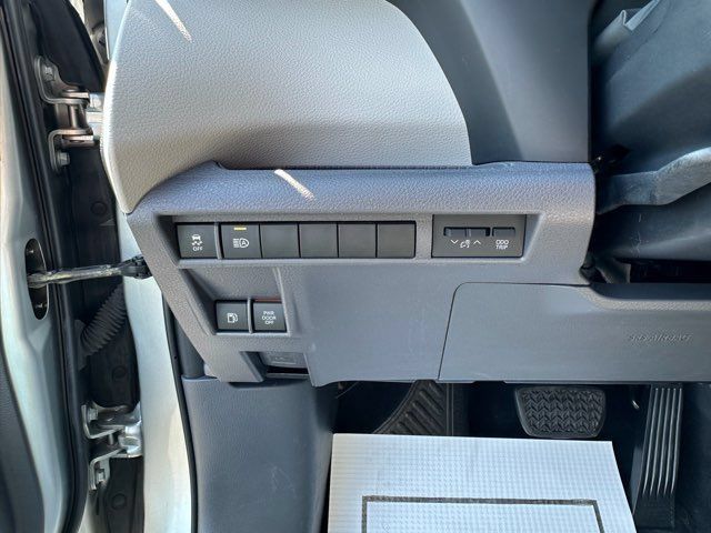 Used 2022 Toyota Sienna XLE AWD/4WD image 13