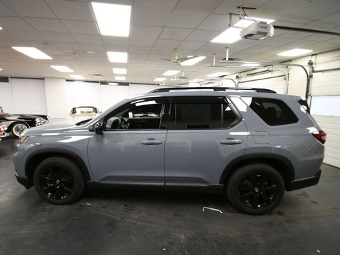 Used 2025 Honda Pilot Black Edition image 39