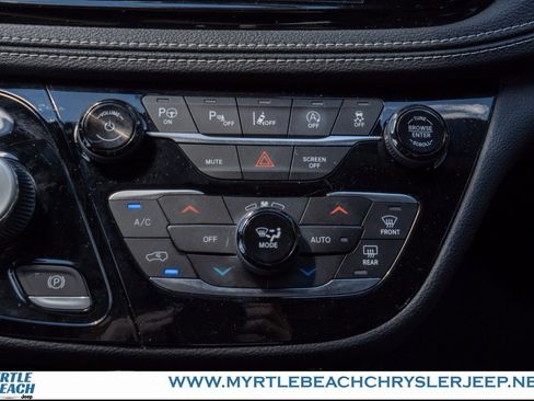 New 2025 Chrysler Pacifica Select w/ Uconnect Theater Family Group image 22