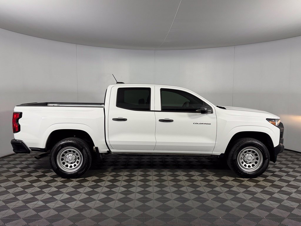 Used 2025 Chevrolet Colorado W/T RWD image 2
