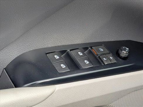 Used 2018 Toyota Camry LE image 8