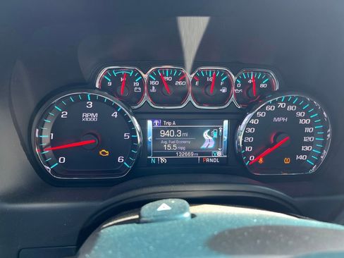 Used 2019 Chevrolet Suburban LT AWD/4WD image 10