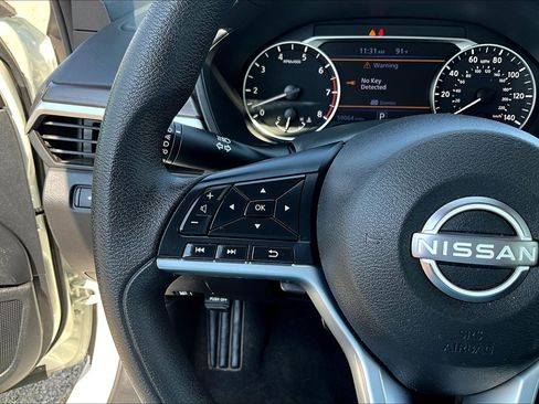 Used 2025 Nissan Altima 2.5 SV FWD image 12