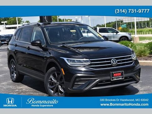 Used 2023 Volkswagen Tiguan SE FWD image 1