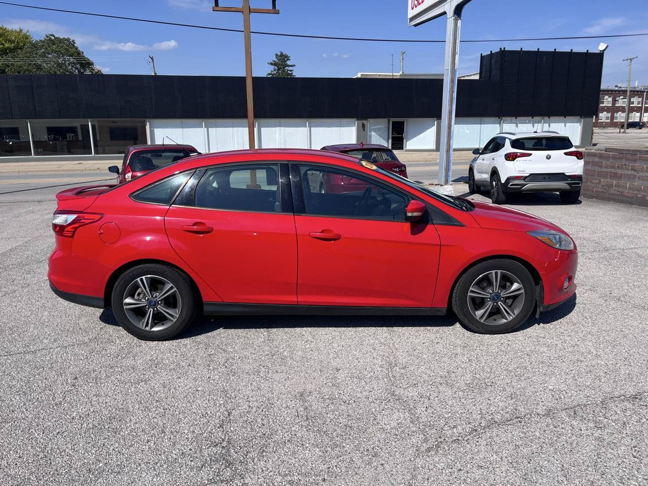 Used 2014 Ford Focus SE w/ SE Sport Package FWD image 2