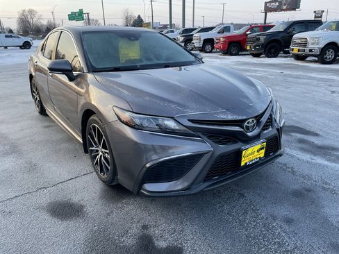 Used 2021 Toyota Camry SE w/ Cold Weather Package image 2