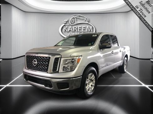 Used 2018 Nissan Titan SV image 1