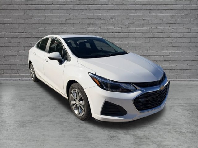 Used 2019 Chevrolet Cruze LT FWD image 2