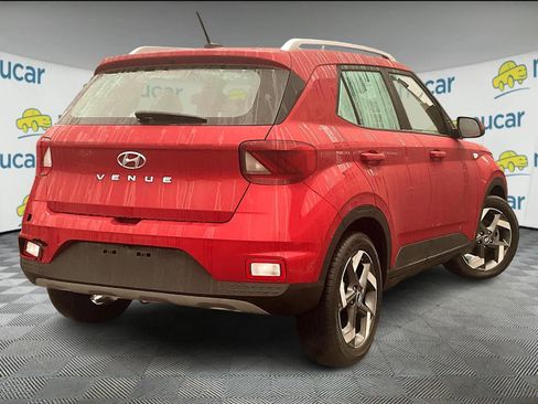 Used 2023 Hyundai Venue Limited image 6
