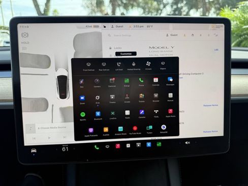 Used 2023 Tesla Model Y Long Range image 30