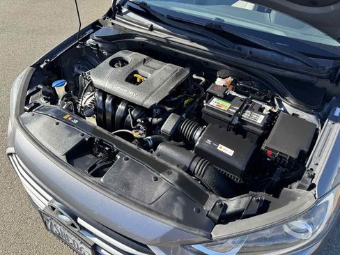 Used 2017 Hyundai Elantra SE image 38