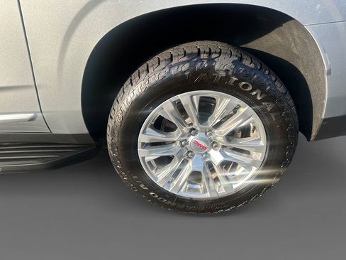 Used 2024 GMC Yukon XL Denali w/ Advanced Technology Package image 8