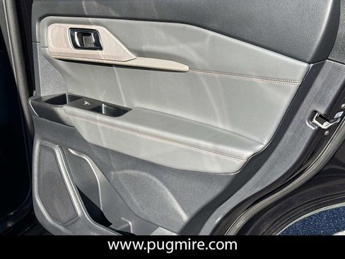 Used 2025 Ford Explorer Active w/ Active Comfort Package image 16