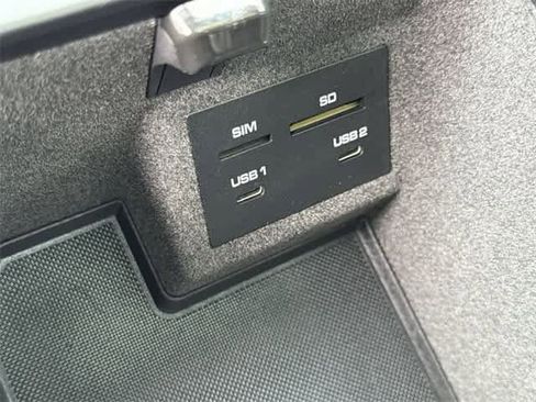 Used 2020 Porsche Macan w/ Premium Package Plus image 25