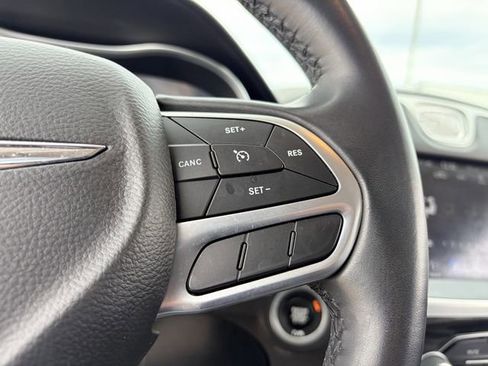 Used 2019 Chrysler 300 Touring w/ Chrome Appearance Package RWD image 23