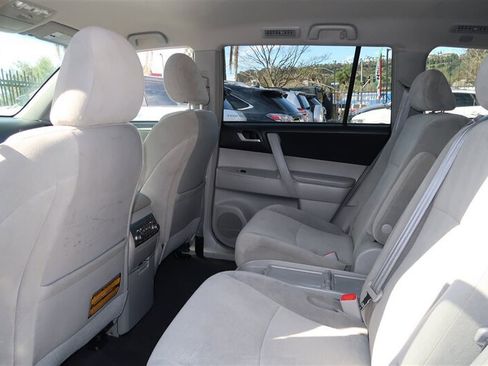 Used 2013 Toyota Highlander Plus image 10