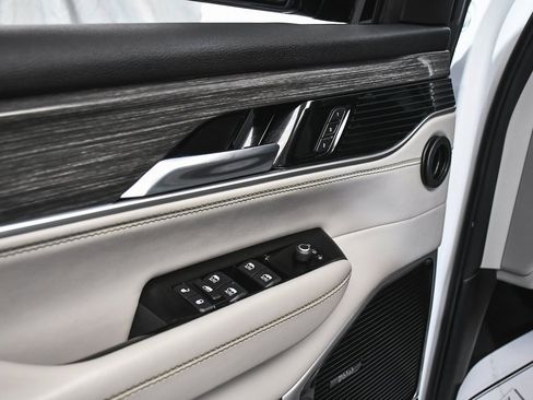 Used 2022 Jeep Wagoneer Series III w/ Premium Group I image 10