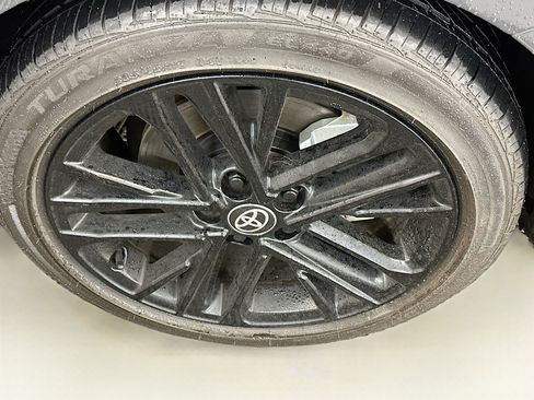 Used 2025 Toyota Camry SE w/ Convenience Package FWD image 11