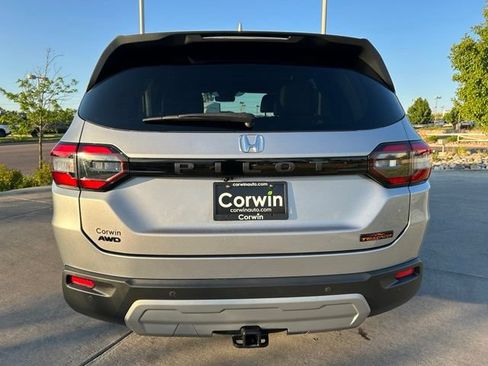 Used 2025 Honda Pilot TrailSport image 7