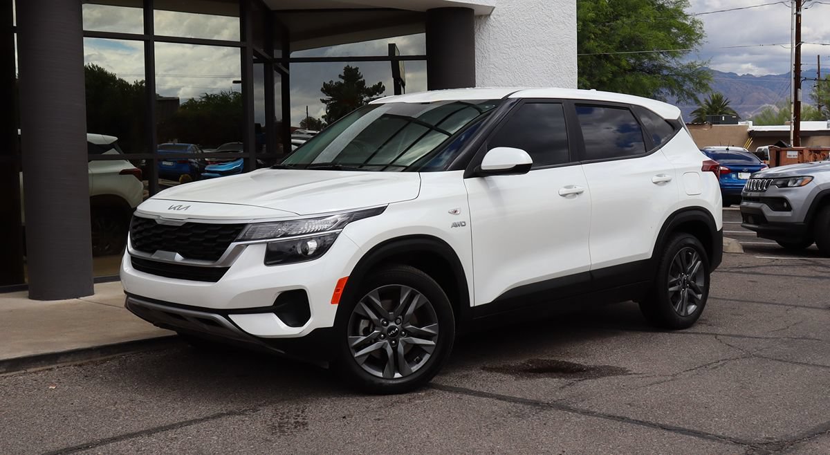Used 2023 Kia Seltos LX AWD/4WD image 2