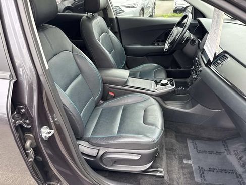 Used 2019 Kia Niro EX Premium w/ Cold Weather Package 1.0 FWD image 9