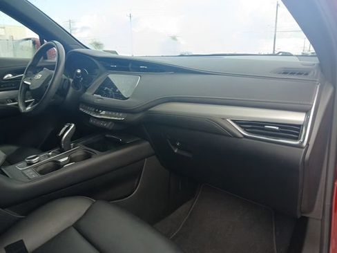 Used 2021 Cadillac XT4 Premium Luxury w/ Cold Weather Package FWD image 17