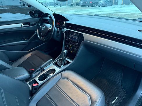 Used 2020 Volkswagen Passat 2.0T SE w/ Sunroof Package image 12