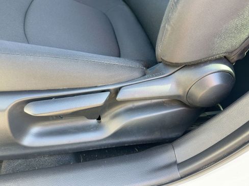 Used 2022 Toyota Corolla LE image 12