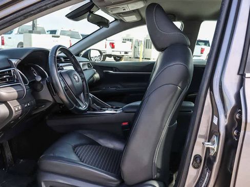 Used 2018 Toyota Camry SE FWD image 18