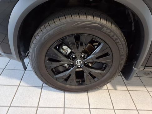 Used 2023 Nissan Rogue SV w/ SV Premium B Package FWD image 5