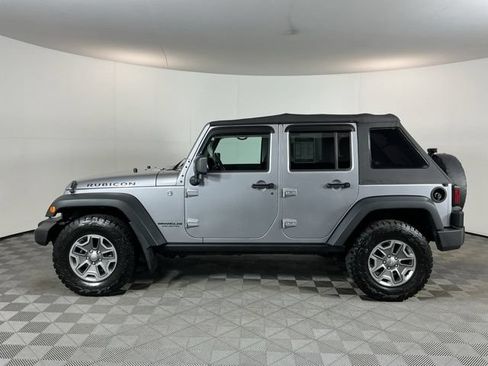 Used 2015 Jeep Wrangler Unlimited Rubicon w/ Connectivity Group AWD/4WD image 8