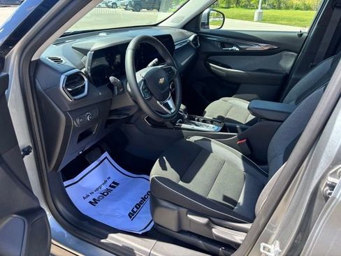 Certified 2025 Chevrolet TrailBlazer LT w/ LT Cold Weather Package AWD/4WD image 9