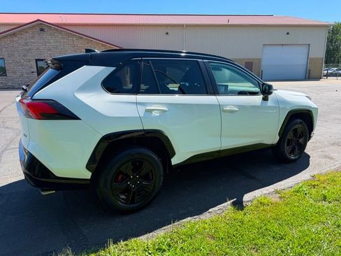 Used 2020 Toyota RAV4 XLE FWD image 4