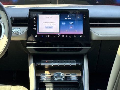 Used 2025 Lincoln Nautilus Reserve image 18