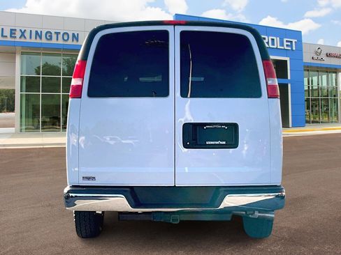 Used 2018 Chevrolet Express 2500 LT w/ LT Preferred Equipment Group image 4