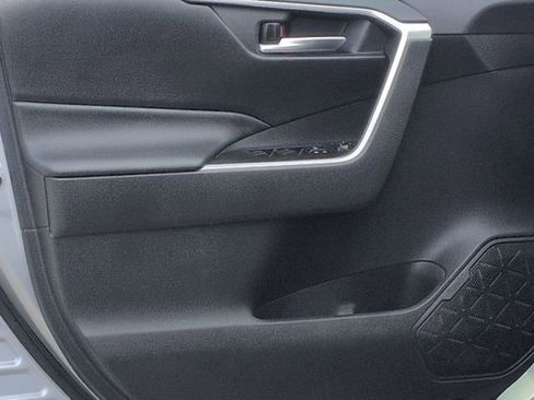 Certified 2019 Toyota RAV4 XLE w/ Convenience Package image 17