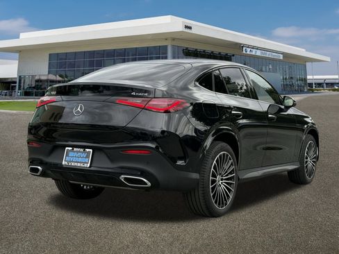 Used 2025 Mercedes-Benz GLC 300 4MATIC image 10