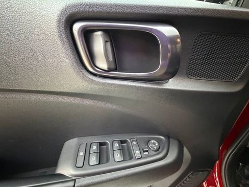 Used 2024 Hyundai Venue Limited image 25