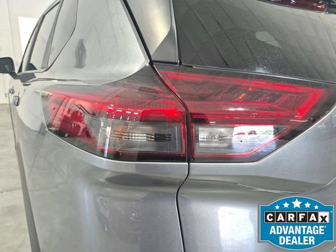 Used 2023 Nissan Rogue SV FWD image 15