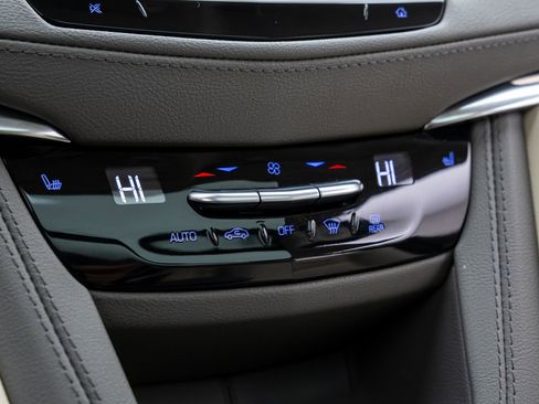 Certified 2022 Cadillac XT5 Premium Luxury w/ LPO, Floor Liner Package image 28