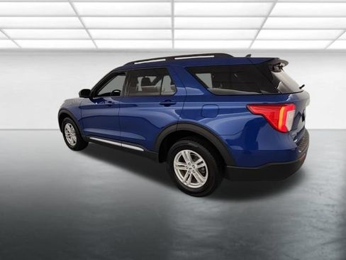 Used 2023 Ford Explorer XLT AWD/4WD image 6