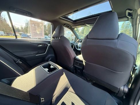 Used 2022 Toyota RAV4 SE w/ Weather & Moonroof Package image 18