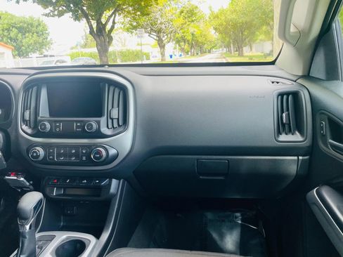 Used 2022 Chevrolet Colorado LT w/ LT Convenience Package image 13